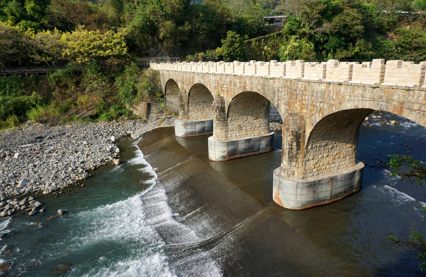 南投景點》周末就醬玩南投一日遊必玩美食.景點.住宿推薦～泰雅渡假村.餘生紀念館.糯米橋.鯉魚潭風景區.樂川櫻田 就這樣玩!