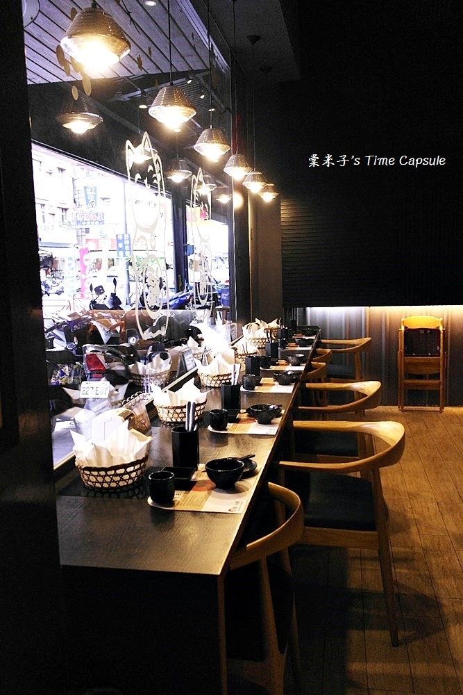 [高雄凹子底站]五円紙の鍋(左營富民店)-大船入港，滿滿的海鮮，清甜的湯頭，讚!!