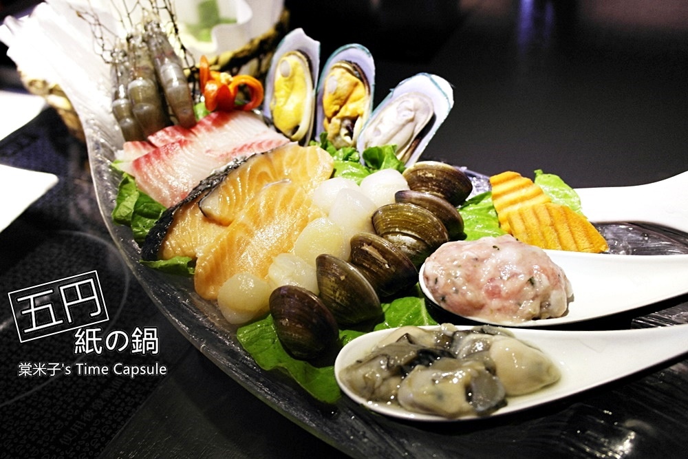 [高雄凹子底站]五円紙の鍋(左營富民店)-大船入港，滿滿的海鮮，清甜的湯頭，讚!!