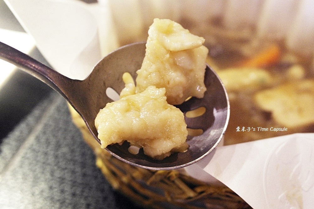 [高雄凹子底站]五円紙の鍋(左營富民店)-大船入港，滿滿的海鮮，清甜的湯頭，讚!!