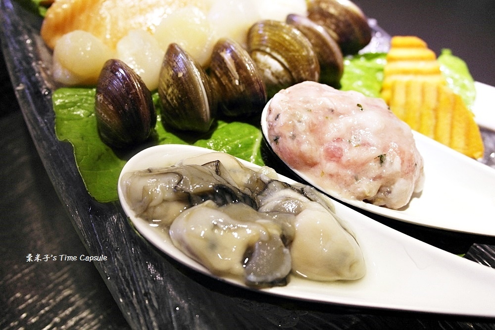 [高雄凹子底站]五円紙の鍋(左營富民店)-大船入港，滿滿的海鮮，清甜的湯頭，讚!!