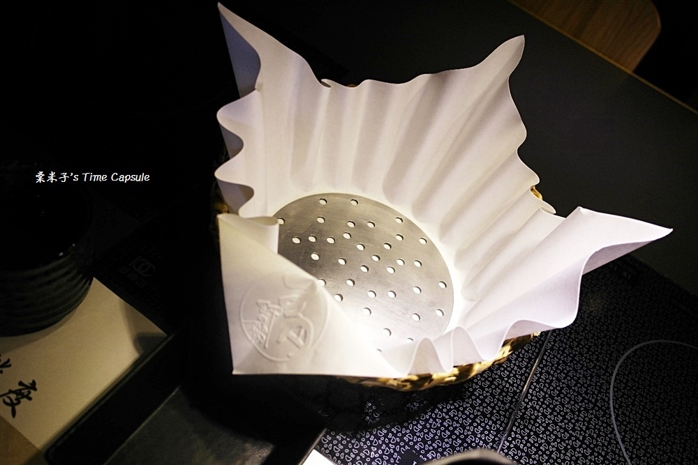 [高雄凹子底站]五円紙の鍋(左營富民店)-大船入港，滿滿的海鮮，清甜的湯頭，讚!!