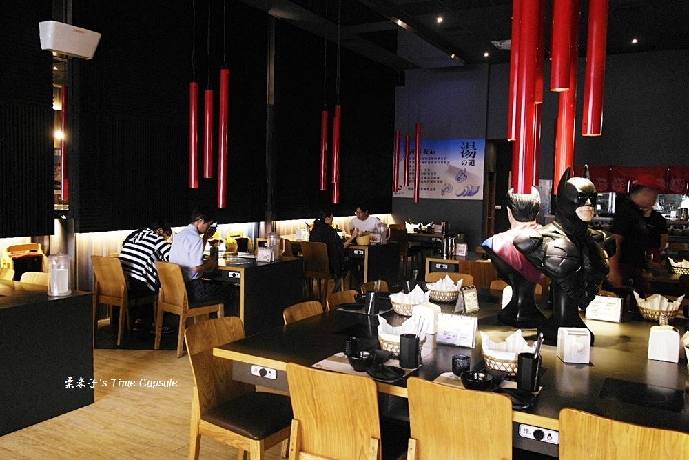 [高雄凹子底站]五円紙の鍋(左營富民店)-大船入港，滿滿的海鮮，清甜的湯頭，讚!!