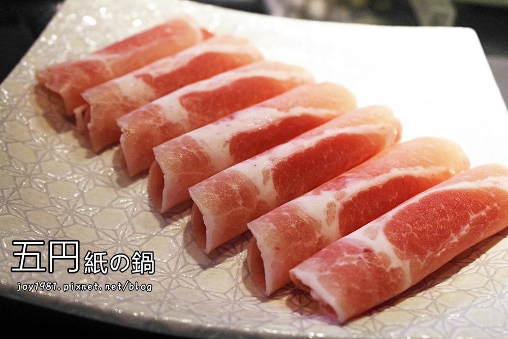 [高雄凹子底站]五円紙の鍋(左營富民店)-大船入港，滿滿的海鮮，清甜的湯頭，讚!!