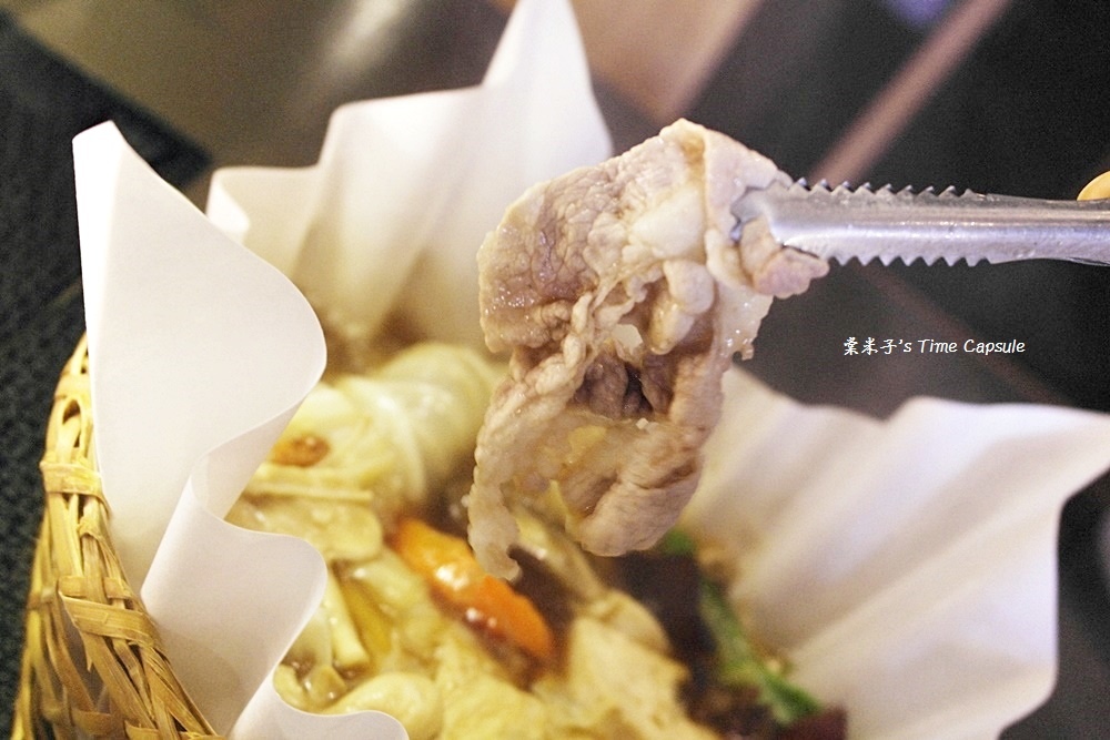 [高雄凹子底站]五円紙の鍋(左營富民店)-大船入港，滿滿的海鮮，清甜的湯頭，讚!!