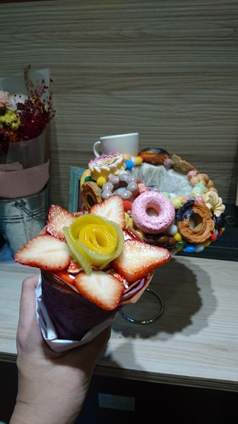 FUN Tower 日式可麗餅-高雄旗艦店:高雄~FUN Tower 日式可麗餅~少女系夢幻繽紛乾燥花甜點店~必吃美麗優雅凡爾賽玫瑰~ FUN Tower 日式可麗餅-高雄旗艦店:高雄~FUN Tower 日式可麗餅~少女系夢幻繽紛乾燥花甜點店~必吃美麗優雅凡爾賽玫瑰~