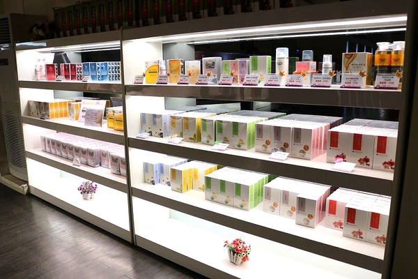 卡普秀時空膠囊觀光工廠：【嘉義景點】卡普秀時空膠囊面膜觀光工廠/環遊世界的彩繪牆/來搭熱氣球拍照唷/女生們最愛呦