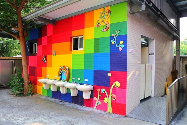 卡普秀時空膠囊觀光工廠：【嘉義景點】卡普秀時空膠囊面膜觀光工廠/環遊世界的彩繪牆/來搭熱氣球拍照唷/女生們最愛呦