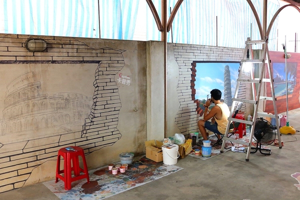 卡普秀時空膠囊觀光工廠：【嘉義景點】卡普秀時空膠囊面膜觀光工廠/環遊世界的彩繪牆/來搭熱氣球拍照唷/女生們最愛呦