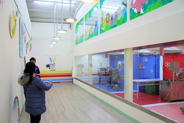 愛玩色創意館: 【彰化北斗景點】愛玩色創意館觀光工廠~跟著凱樂兔的足跡一起走,色彩繽紛玩色城堡,浪漫又療癒的星空館溜滑梯