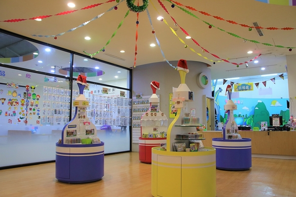 愛玩色創意館: 【彰化北斗景點】愛玩色創意館觀光工廠~跟著凱樂兔的足跡一起走,色彩繽紛玩色城堡,浪漫又療癒的星空館溜滑梯