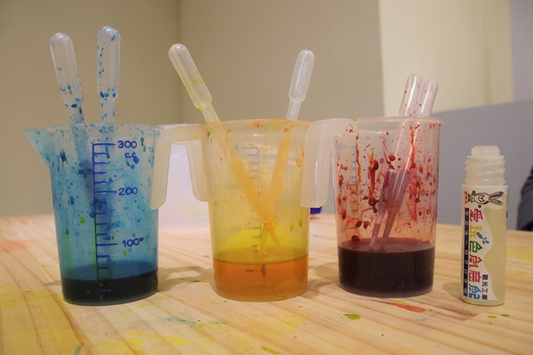 愛玩色創意館: 【彰化北斗景點】愛玩色創意館觀光工廠~跟著凱樂兔的足跡一起走,色彩繽紛玩色城堡,浪漫又療癒的星空館溜滑梯