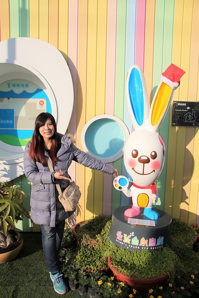 愛玩色創意館: 【彰化北斗景點】愛玩色創意館觀光工廠~跟著凱樂兔的足跡一起走,色彩繽紛玩色城堡,浪漫又療癒的星空館溜滑梯