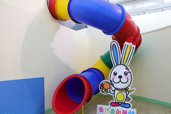 愛玩色創意館: 【彰化北斗景點】愛玩色創意館觀光工廠~跟著凱樂兔的足跡一起走,色彩繽紛玩色城堡,浪漫又療癒的星空館溜滑梯