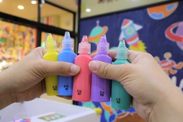 愛玩色創意館: 【彰化北斗景點】愛玩色創意館觀光工廠~跟著凱樂兔的足跡一起走,色彩繽紛玩色城堡,浪漫又療癒的星空館溜滑梯