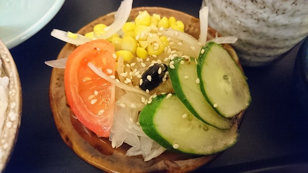 六郎專賣丼飯：高雄~六郎專賣丼飯~平價料理~推日式燒骨、照燒雞腿~肉質軟嫩超下飯~(近瑞豐夜市美食)