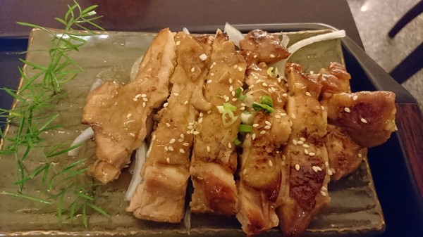 六郎專賣丼飯：高雄~六郎專賣丼飯~平價料理~推日式燒骨、照燒雞腿~肉質軟嫩超下飯~(近瑞豐夜市美食)