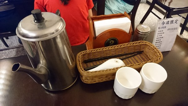 六郎專賣丼飯：高雄~六郎專賣丼飯~平價料理~推日式燒骨、照燒雞腿~肉質軟嫩超下飯~(近瑞豐夜市美食)