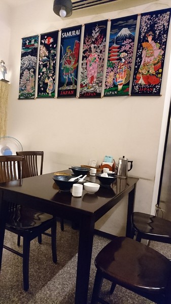 六郎專賣丼飯：高雄~六郎專賣丼飯~平價料理~推日式燒骨、照燒雞腿~肉質軟嫩超下飯~(近瑞豐夜市美食)