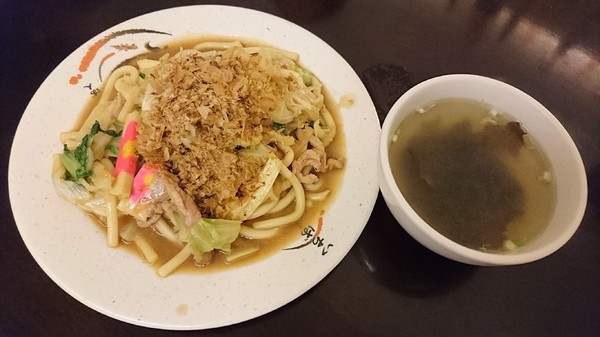 六郎專賣丼飯：高雄~六郎專賣丼飯~平價料理~推日式燒骨、照燒雞腿~肉質軟嫩超下飯~(近瑞豐夜市美食)