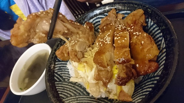 六郎專賣丼飯：高雄~六郎專賣丼飯~平價料理~推日式燒骨、照燒雞腿~肉質軟嫩超下飯~(近瑞豐夜市美食)