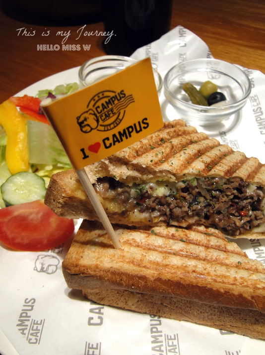 Campus Cafe(內湖店)：【Campus Cafe 內湖店】移植美國校園風 份量美味都無敵滿分的人氣店 木碗沙拉 明太子海鮮扁麵