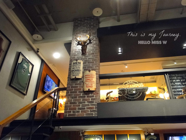 Campus Cafe(內湖店)：【Campus Cafe 內湖店】移植美國校園風 份量美味都無敵滿分的人氣店 木碗沙拉 明太子海鮮扁麵