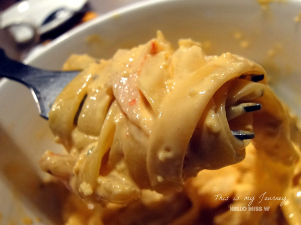 Campus Cafe(內湖店)：【Campus Cafe 內湖店】移植美國校園風 份量美味都無敵滿分的人氣店 木碗沙拉 明太子海鮮扁麵