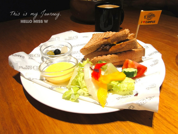 Campus Cafe(內湖店)：【Campus Cafe 內湖店】移植美國校園風 份量美味都無敵滿分的人氣店 木碗沙拉 明太子海鮮扁麵