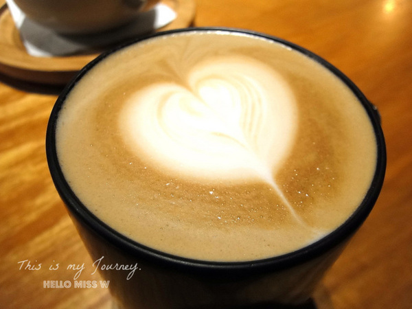 Campus Cafe(內湖店)：【Campus Cafe 內湖店】移植美國校園風 份量美味都無敵滿分的人氣店 木碗沙拉 明太子海鮮扁麵