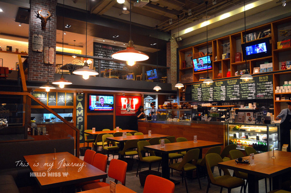 Campus Cafe(內湖店)：【Campus Cafe 內湖店】移植美國校園風 份量美味都無敵滿分的人氣店 木碗沙拉 明太子海鮮扁麵