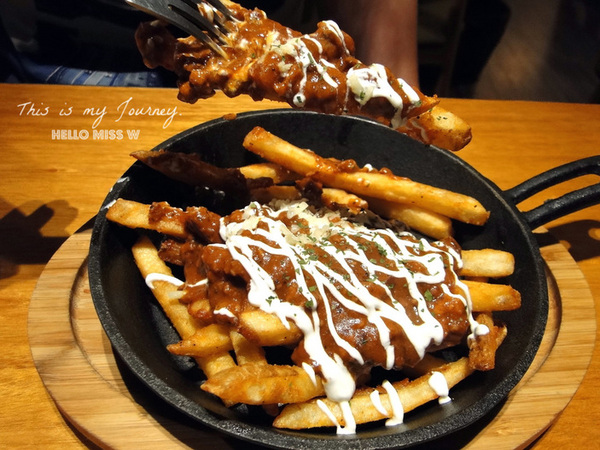 Campus Cafe(內湖店)：【Campus Cafe 內湖店】移植美國校園風 份量美味都無敵滿分的人氣店 木碗沙拉 明太子海鮮扁麵