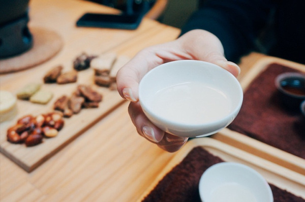 開門茶堂：開門茶堂│沉浸茶香 品味設計 感受生活 │捷運小巨蛋站民生社區│令人驚艷的紅茶生乳達克瓦茲 夢幻級甜點