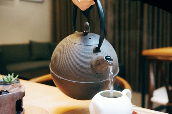 開門茶堂:開門茶堂│沉浸茶香 品味設計 感受生活 │捷運小巨蛋站民生社區│令人驚艷的紅茶生乳達克瓦茲 夢幻級甜點