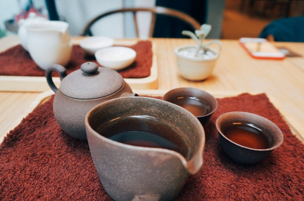 開門茶堂:開門茶堂│沉浸茶香 品味設計 感受生活 │捷運小巨蛋站民生社區│令人驚艷的紅茶生乳達克瓦茲 夢幻級甜點