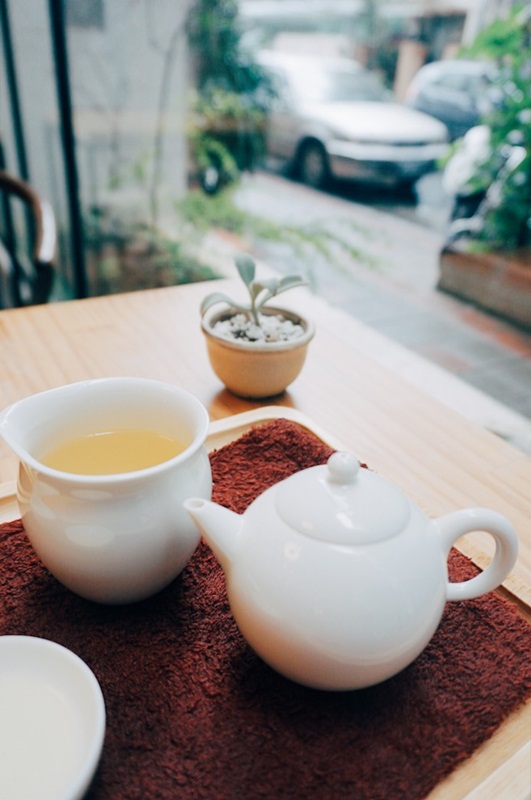 開門茶堂:開門茶堂│沉浸茶香 品味設計 感受生活 │捷運小巨蛋站民生社區│令人驚艷的紅茶生乳達克瓦茲 夢幻級甜點