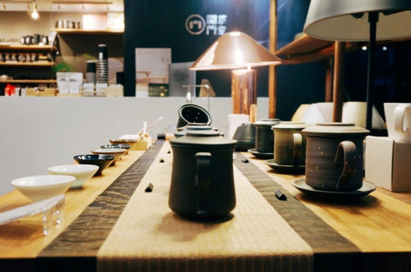 開門茶堂:開門茶堂│沉浸茶香 品味設計 感受生活 │捷運小巨蛋站民生社區│令人驚艷的紅茶生乳達克瓦茲 夢幻級甜點