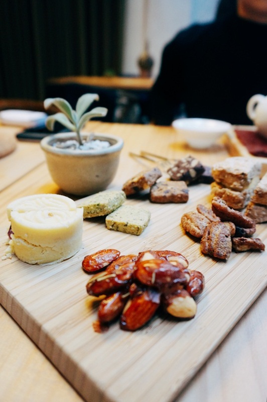 開門茶堂:開門茶堂│沉浸茶香 品味設計 感受生活 │捷運小巨蛋站民生社區│令人驚艷的紅茶生乳達克瓦茲 夢幻級甜點