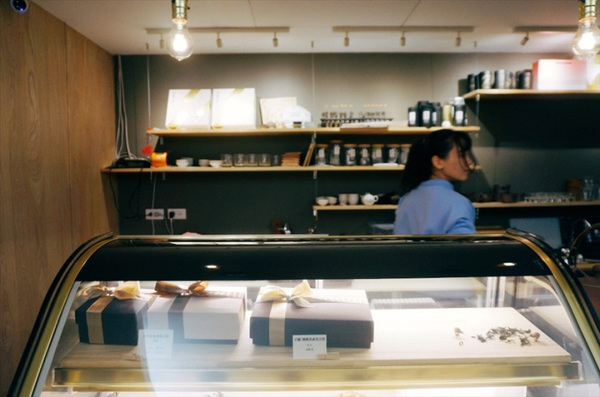 開門茶堂：開門茶堂│沉浸茶香 品味設計 感受生活 │捷運小巨蛋站民生社區│令人驚艷的紅茶生乳達克瓦茲 夢幻級甜點