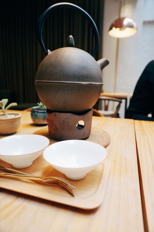 開門茶堂:開門茶堂│沉浸茶香 品味設計 感受生活 │捷運小巨蛋站民生社區│令人驚艷的紅茶生乳達克瓦茲 夢幻級甜點