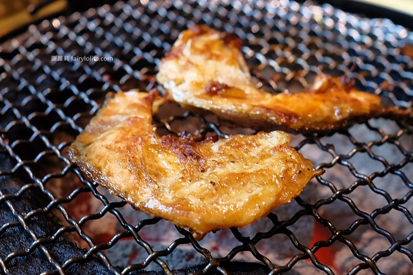 乾杯燒肉居酒屋。開吃10種頂級燒肉，滿滿和牛香通通吞下肚，中秋節雙人套期間限定，錯過等明年！ @蹦啾♥謝蘿莉 La vie heureuse