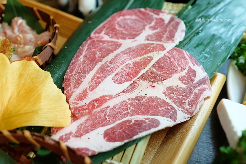 乾杯燒肉居酒屋。開吃10種頂級燒肉，滿滿和牛香通通吞下肚，中秋節雙人套期間限定，錯過等明年！ @蹦啾♥謝蘿莉 La vie heureuse