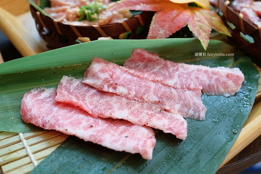 乾杯燒肉居酒屋。開吃10種頂級燒肉，滿滿和牛香通通吞下肚，中秋節雙人套期間限定，錯過等明年！ @蹦啾♥謝蘿莉 La vie heureuse