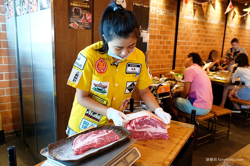 乾杯燒肉居酒屋。開吃10種頂級燒肉，滿滿和牛香通通吞下肚，中秋節雙人套期間限定，錯過等明年！ @蹦啾♥謝蘿莉 La vie heureuse