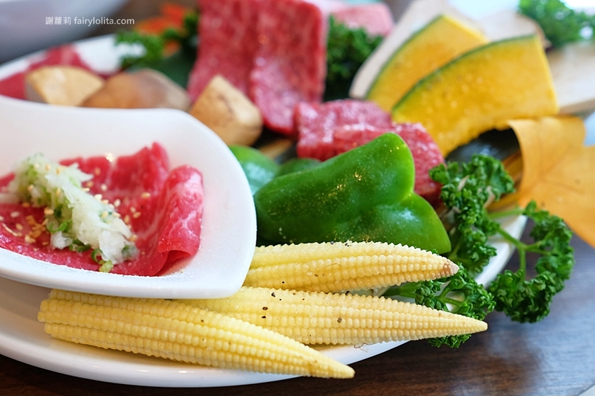 乾杯燒肉居酒屋。開吃10種頂級燒肉，滿滿和牛香通通吞下肚，中秋節雙人套期間限定，錯過等明年！ @蹦啾♥謝蘿莉 La vie heureuse