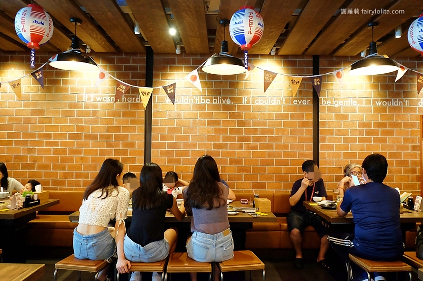 乾杯燒肉居酒屋。開吃10種頂級燒肉，滿滿和牛香通通吞下肚，中秋節雙人套期間限定，錯過等明年！ @蹦啾♥謝蘿莉 La vie heureuse