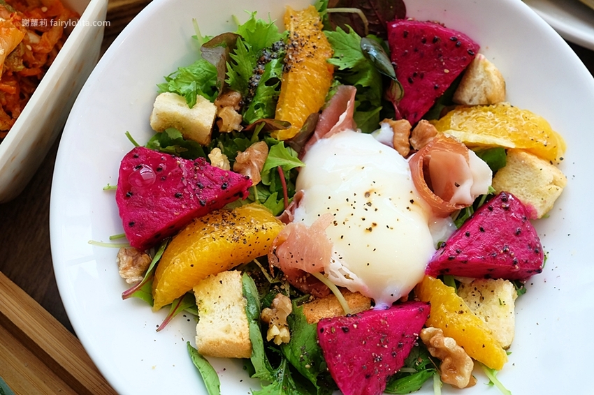 乾杯燒肉居酒屋。開吃10種頂級燒肉，滿滿和牛香通通吞下肚，中秋節雙人套期間限定，錯過等明年！ @蹦啾♥謝蘿莉 La vie heureuse