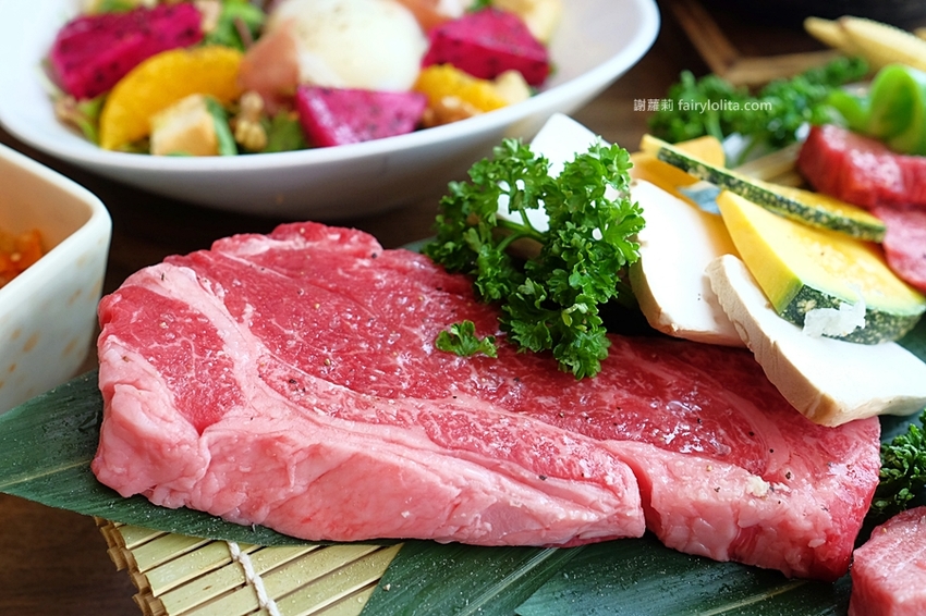 乾杯燒肉居酒屋。開吃10種頂級燒肉，滿滿和牛香通通吞下肚，中秋節雙人套期間限定，錯過等明年！ @蹦啾♥謝蘿莉 La vie heureuse