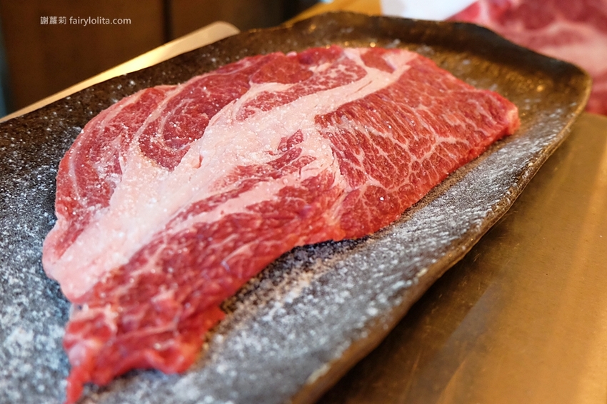 乾杯燒肉居酒屋。開吃10種頂級燒肉，滿滿和牛香通通吞下肚，中秋節雙人套期間限定，錯過等明年！ @蹦啾♥謝蘿莉 La vie heureuse