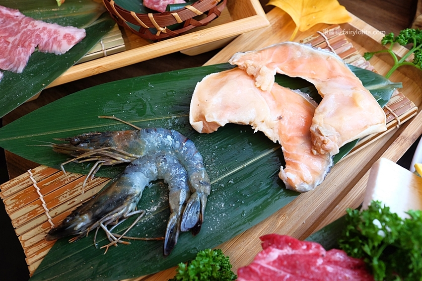 乾杯燒肉居酒屋。開吃10種頂級燒肉，滿滿和牛香通通吞下肚，中秋節雙人套期間限定，錯過等明年！ @蹦啾♥謝蘿莉 La vie heureuse